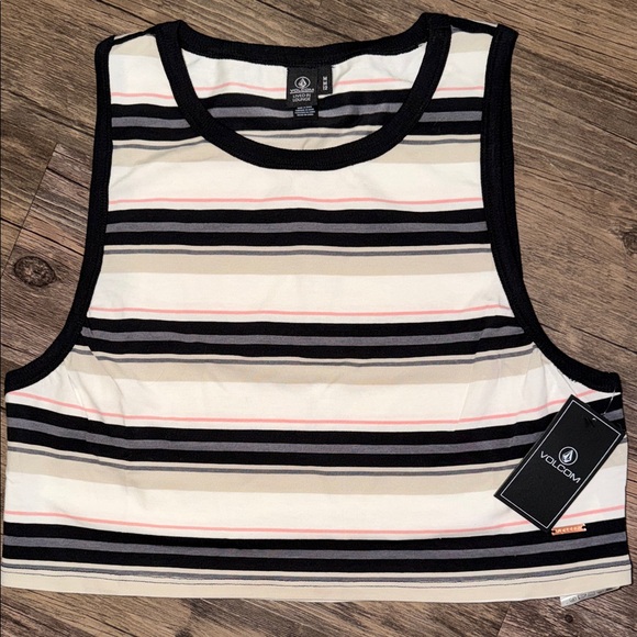 Volcom Black and White Striped Top with Brown Shorts size Medium - Picture 3 of 4